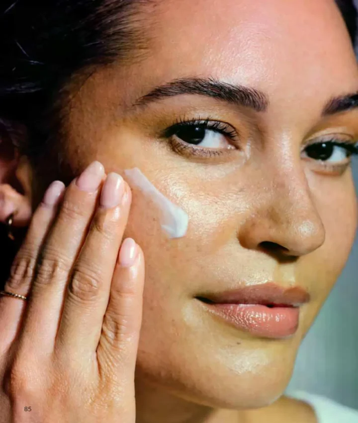 كتالوج أفون فبراير 2026 | دليل عالمي لعطور الجاذبية والجمال المتكامل في شهر الحب 88 Avon Catalog February 2026 | A global guide to fragrances that embody allure and complete beauty in the month of love